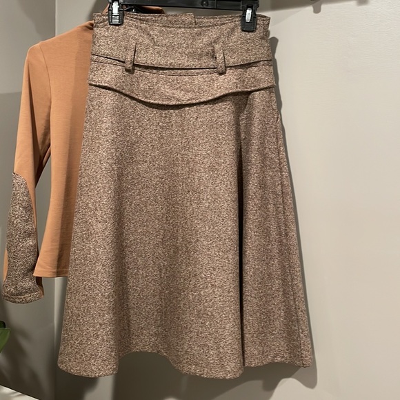 GORGEOUS SET Skirt and Top - Picture 5 of 16